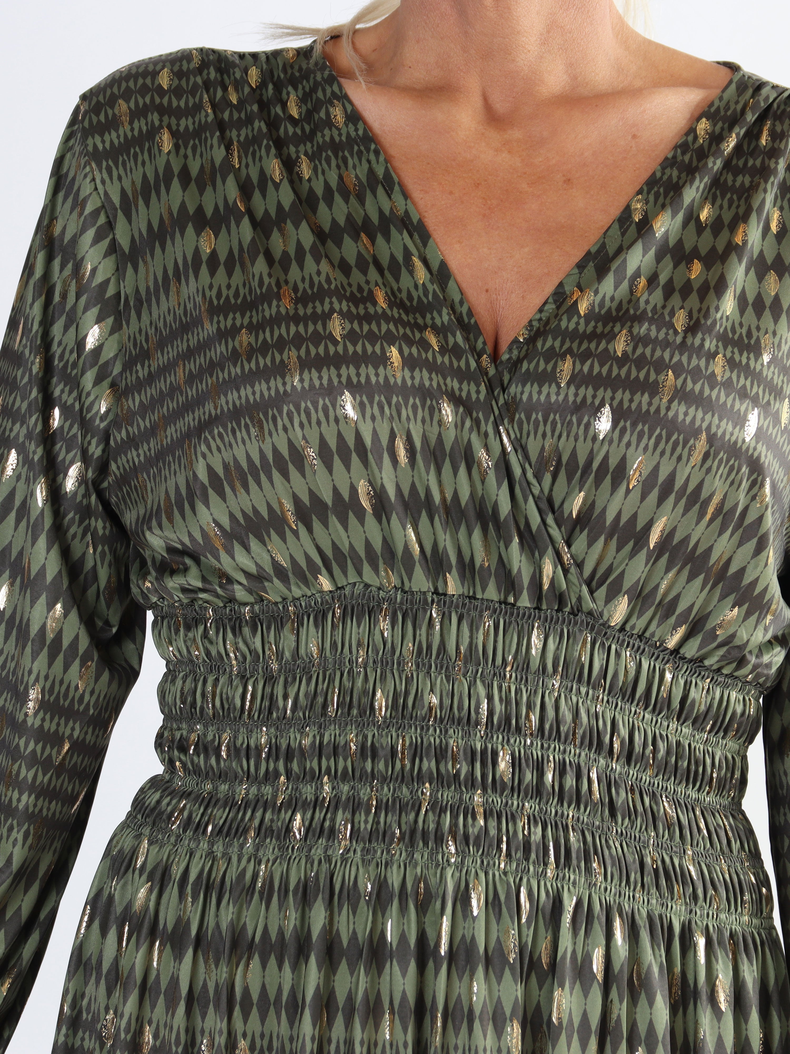 Pams Stripe Midi L/S - Plus size mønstret kjole med gulddetaljer